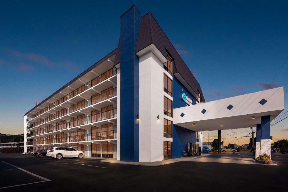 Days Inn & Suites by Wyndham Pigeon Forge