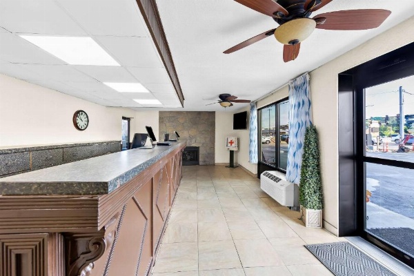 Days Inn & Suites by Wyndham Pigeon Forge image 8